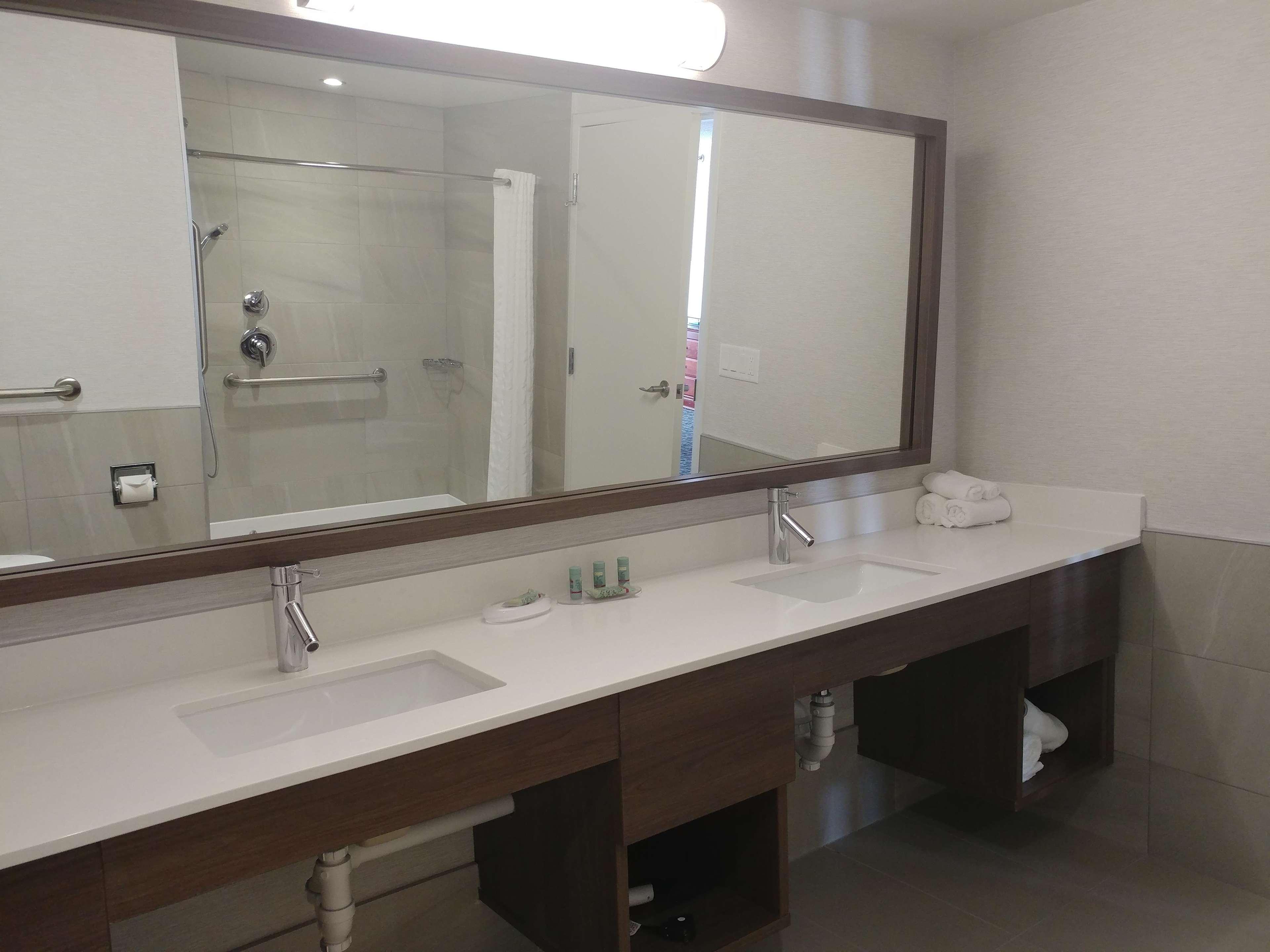 Best Western Hotel Brossard Exterior photo